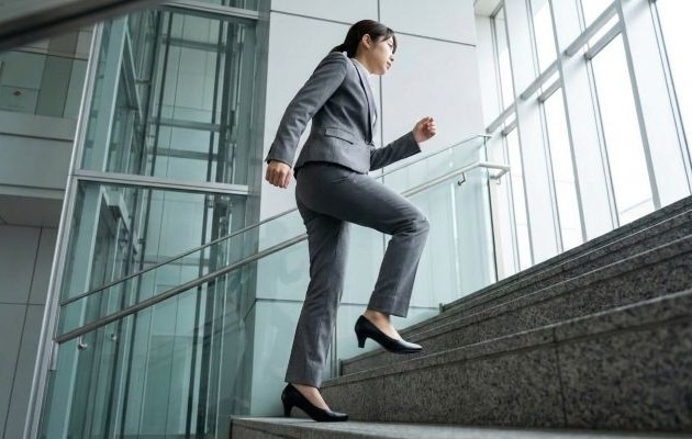 新卒1ヶ月で転職して次へのステップを目指してる20代の女性