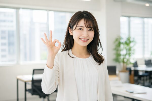 ボーナス前に退職しても良いケースがあるとわかりオッケーサインをだしている女性